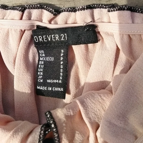 Forever 21 Pink Ruffled Women's Top - Picture 6 of 7